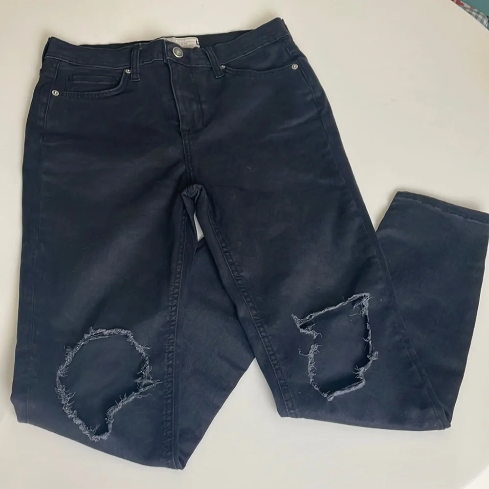 Free People Busted Knee Black Skinny Jeans- Size 29 - Picture 5 of 12